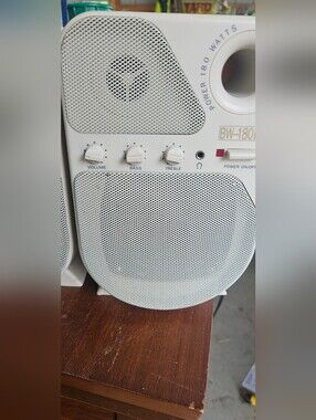 White Multimedia Speaker with Bass and Treble Controls
